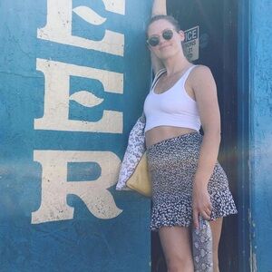 Cute little stretchy floral skirt -size small